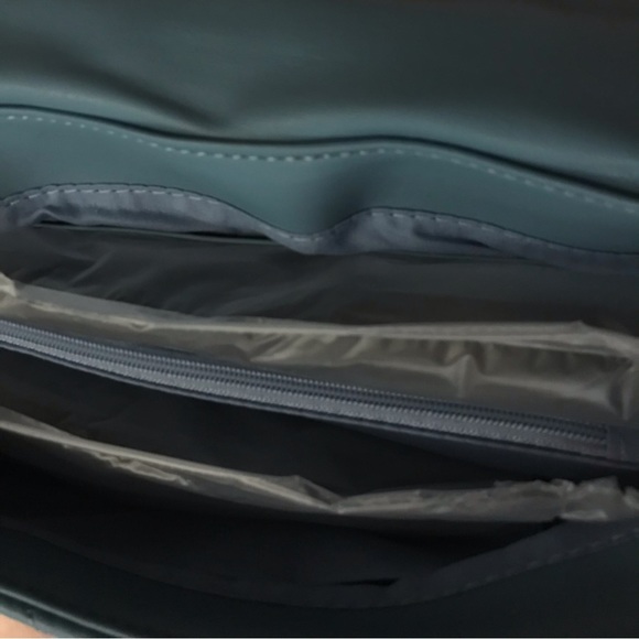 5/30% off - Badgley Mischka Baby Blue Quilted Bag | Good Cond - Picture 4 of 4